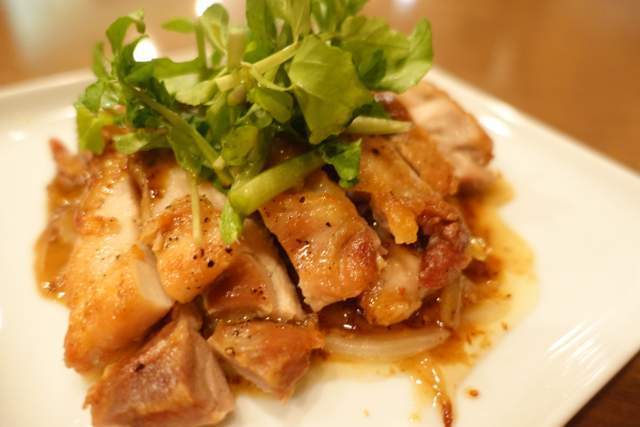 ちゃぶ台の鶏もも肉のソテー