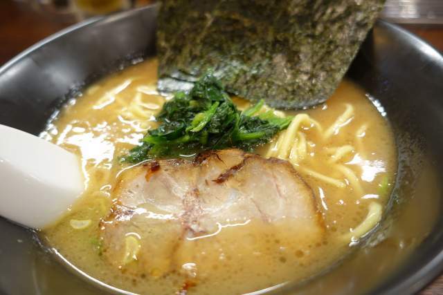 吟スタイルのとんこつラーメン