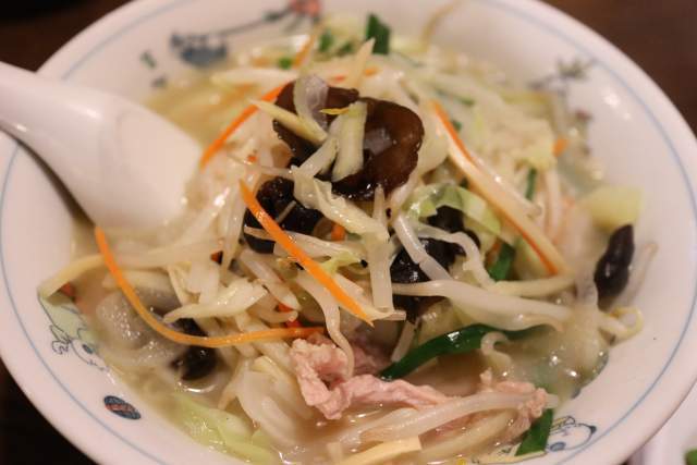 皇庭餃子房の野菜たっぷりタンメン
