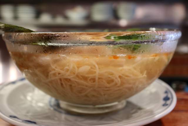 ラーメン英の冷やしラーメンのどんぶり