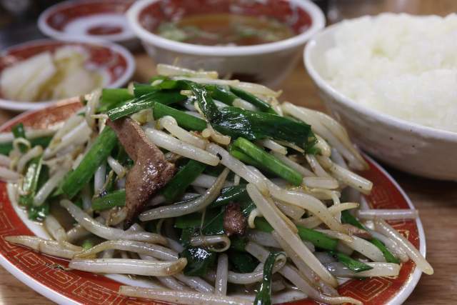 栄龍のレバニラ炒め定食