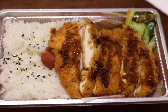 鳥たけのチキンカツ弁当