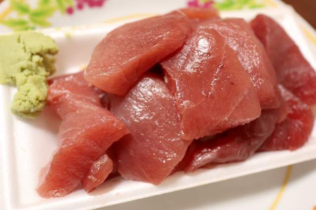 長谷川屋のマグロぶつ切り