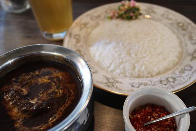 ハトスアウトサイドのビールカレー