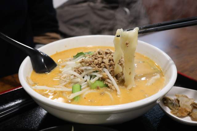 金蘭の刀削麺リフト